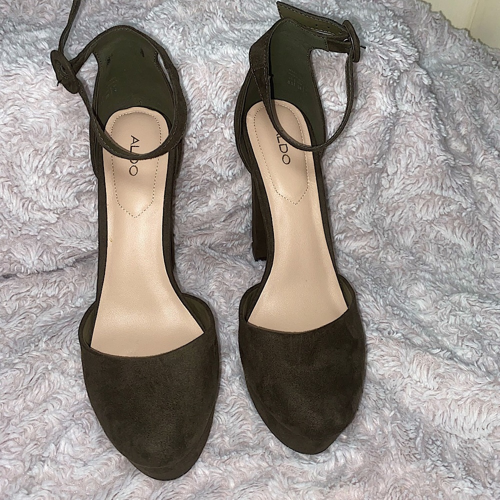 Also Platform Heels - Picture 3 of 4